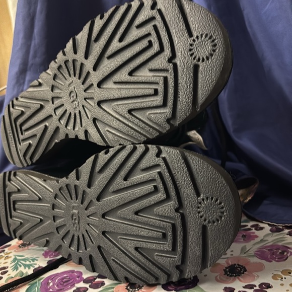 UGG Classic Femme Lace Bootie Black size 8.5 - Picture 10 of 11